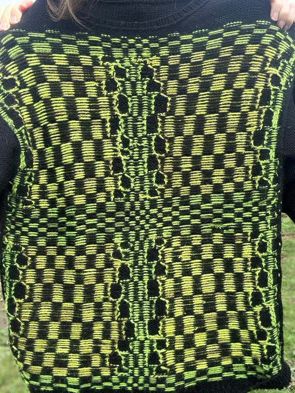 Detail of backside, with tidy floats and central intarsia twists