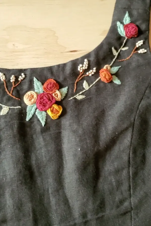 Back view of stays, with detail of flowers